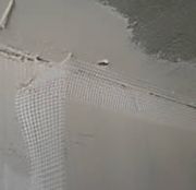 Наклеивание серпянки в угол